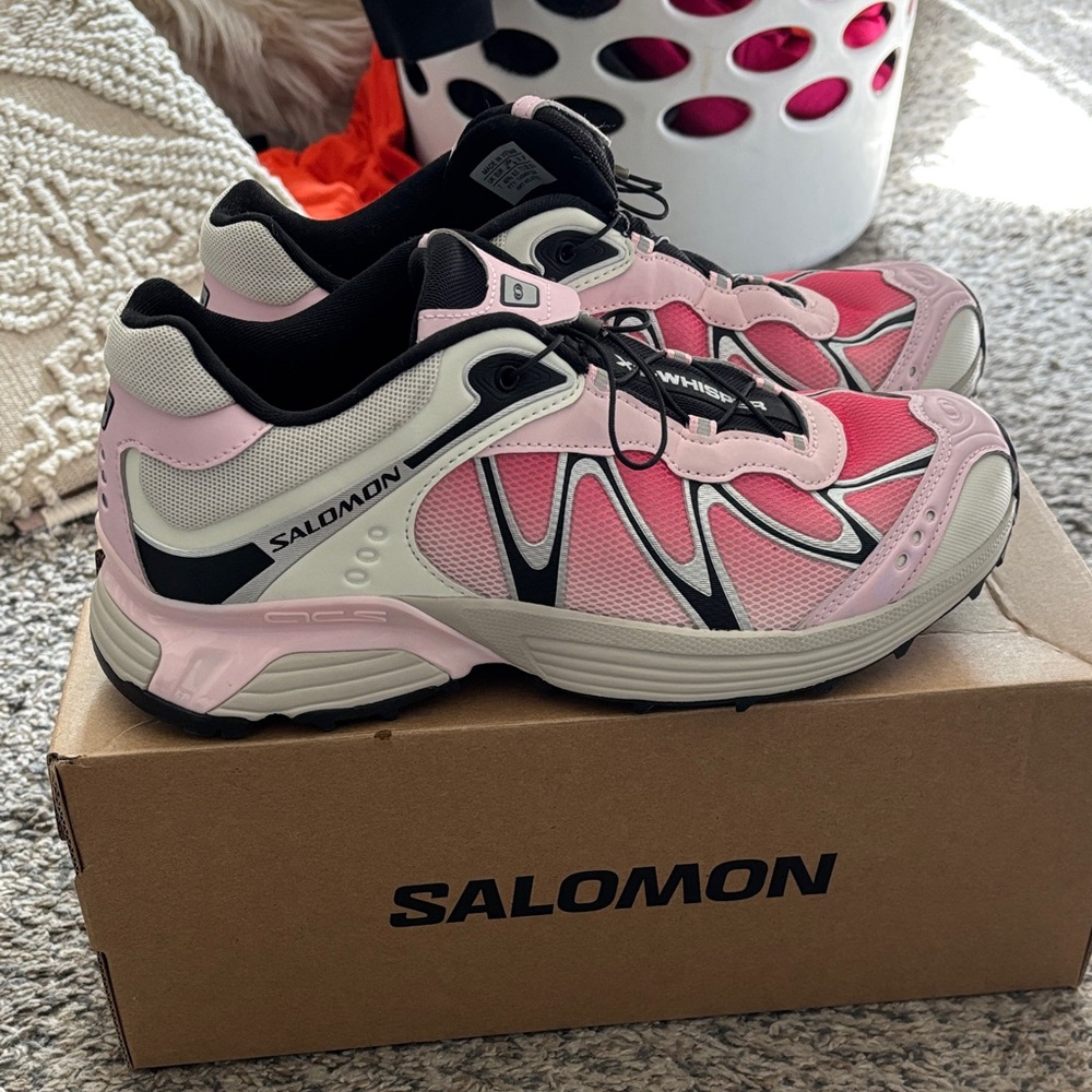 Salomon Women's XT Whisper in Pink and Black NWT